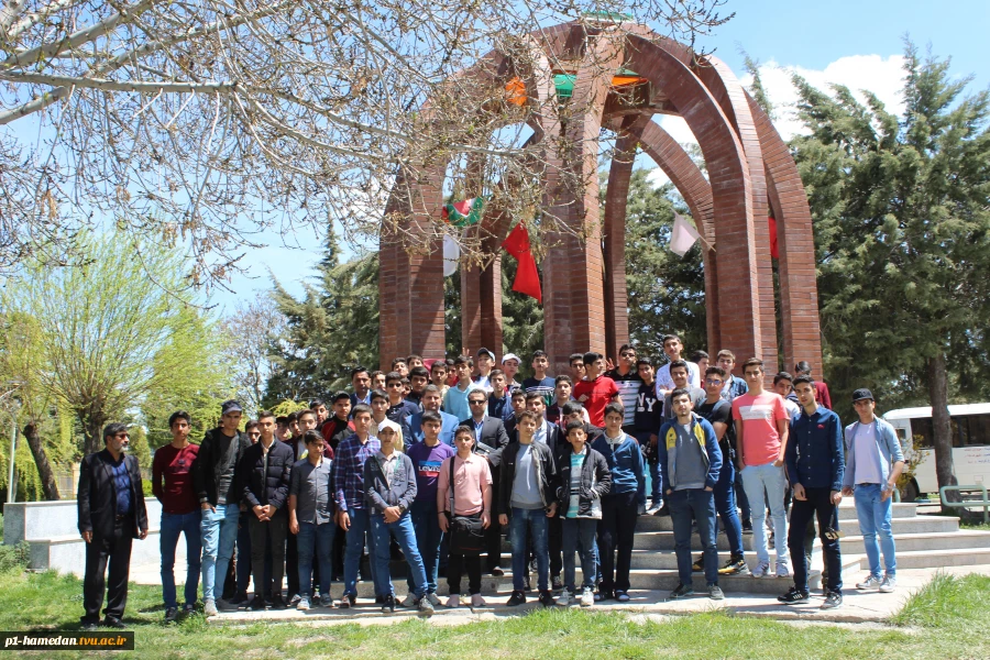 بازدید دانش آموزان هنرستان های شهید کمانگر شهرستان قروه و خاتم الانبیاء شهرستان فامنین از دانشکده فنی و حرفه ای شهید مفتح همدان به مناسبت هفته مشاغل 13