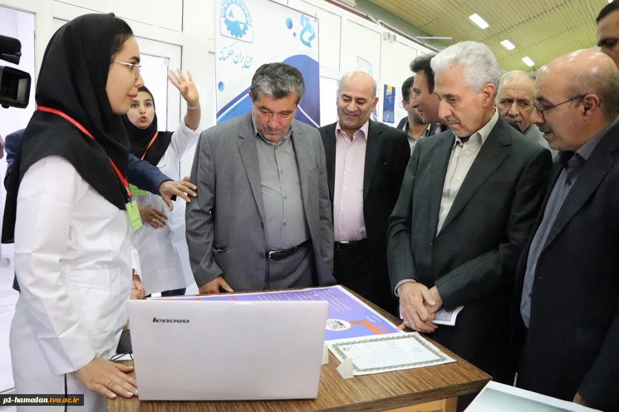 وزیر علوم در جمع دانشگاهیان فنی و حرفه‌ای استان همدان تاکید کرد:
توجه به آموزش‌های مهارتی؛ در اولویت برنامه‌های وزارت علوم 17