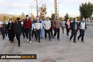 همایش پیاده روی خانوادگی کارکنان و اساتید آموزشکد شهید مفتح به مناسبت آغاز هفته وحدت و هفته تربیت بدنی برگزار شد. 4