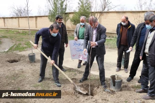 مراسم روز درختکاری  با حضور دکتر کاظمی ریاست محترم دانشگاه فنی وحرفه ای ومعاونین وکارکنان در روز یکشنبه مورخ 1400/12/15 برگزار گردید 4