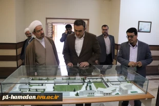 نماینده مردم همدان و فامنین در مجلس شورای اسلامی در بازدید از دانشکده مفتح تاکید کرد:
نگاه ما به مهارت آموزی نگاه ویژه ای است.
 2