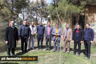 در هفته منابع طبیعی و به هدف پاسداشت طبیعت وحفظ محیط زیست :
چند اصله نهال مثمر در دانشکده شهید مفتح کاشته شد 2