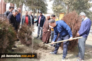 به مناسبت پانزدهم اسفند ماه روز درختکاری:
چند اصله نهال مثمر در دانشکده شهید مفتح کاشته شد. 2