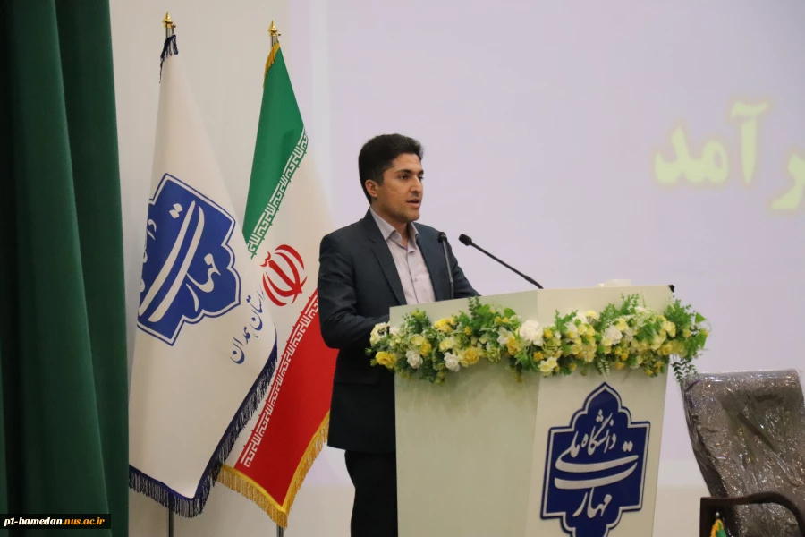 مراسم گرامیداشت مقام شامخ استاد و تقدیر از اساتید سرآمد دانشگاه ملی مهارت استان همدان برگزار شد 4