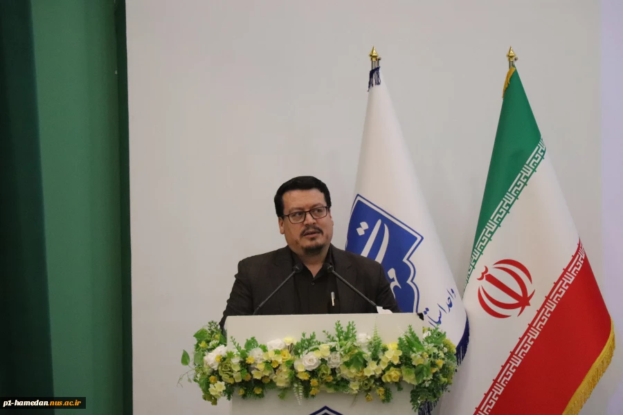 مراسم گرامیداشت مقام شامخ استاد و تقدیر از اساتید سرآمد دانشگاه ملی مهارت استان همدان برگزار شد 5