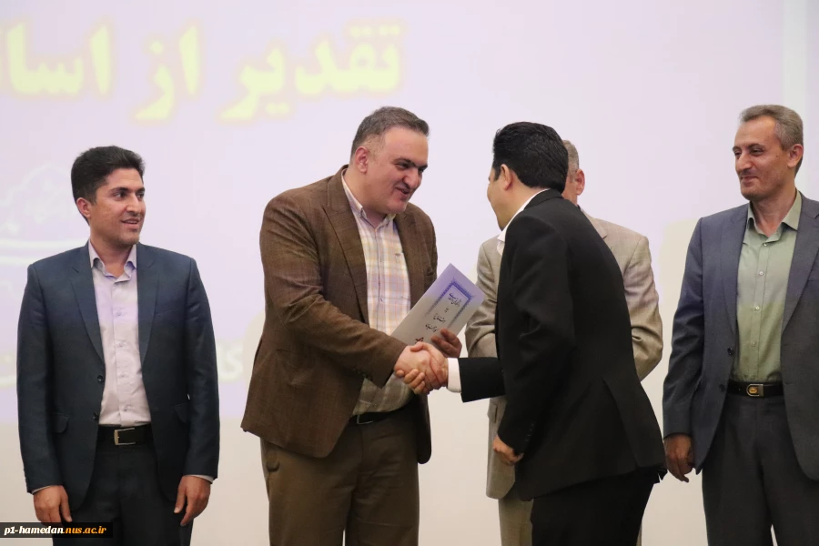مراسم گرامیداشت مقام شامخ استاد و تقدیر از اساتید سرآمد دانشگاه ملی مهارت استان همدان برگزار شد 8