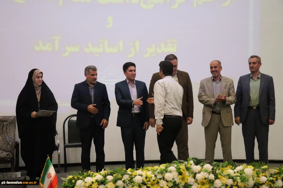 مراسم گرامیداشت مقام شامخ استاد و تقدیر از اساتید سرآمد دانشگاه ملی مهارت استان همدان برگزار شد 9