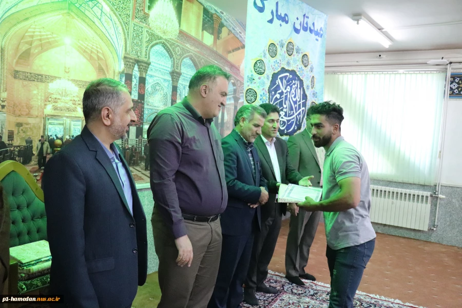 به مناسبت هفته خوابگاه:
از مسئولین خوابگاه و سلف سرویس دانشکده شهید مفتح تجلیل شد. 2