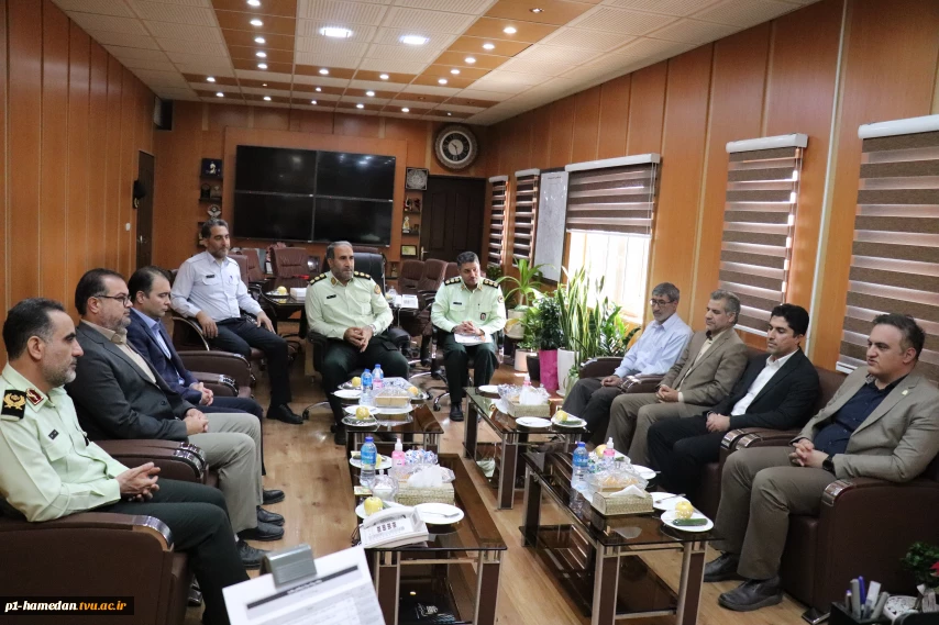 فرمانده نیروی انتظامی استان همدان در دیدار با هیات رئیسه دانشگاه ملی مهارت استان:
آموزشهای مهارت محور موجب ارتقاء امنیت اجتماعی خواهد شد.