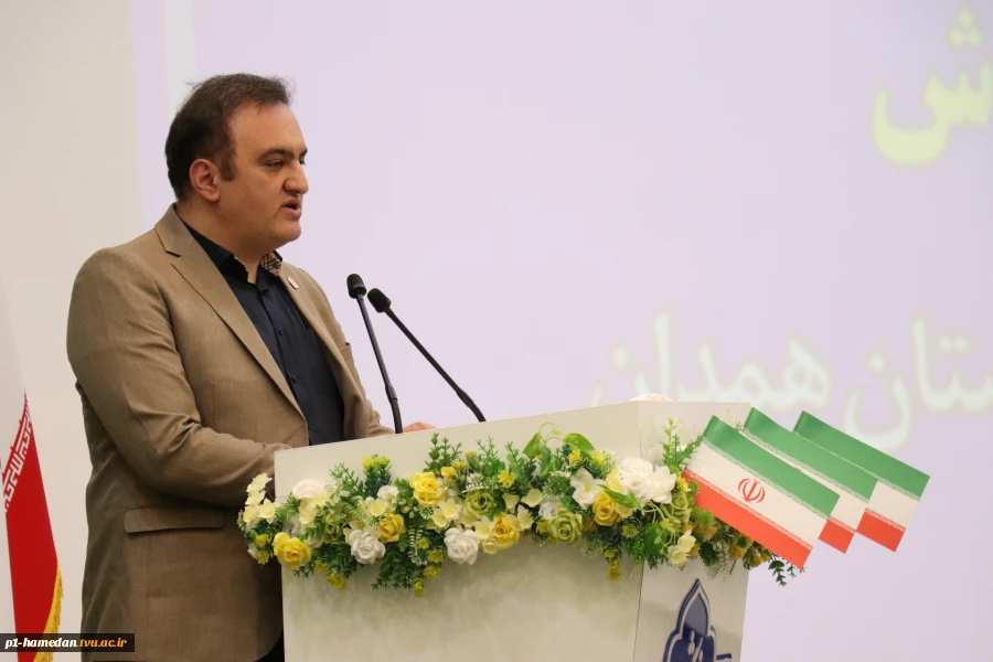 کتاب" آقای ورزش" در دانشگاه ملی مهارت استان همدان رونمایی شد 6